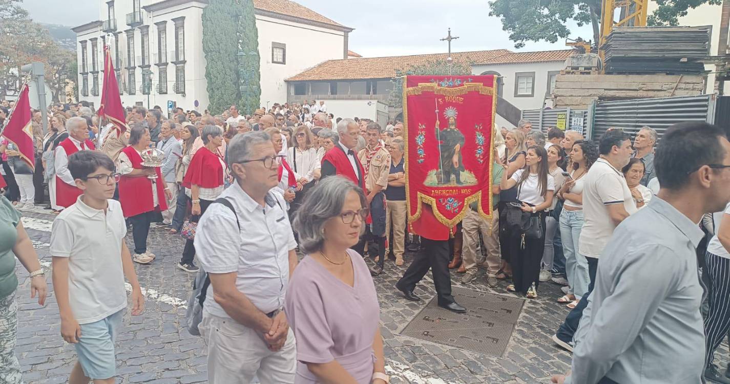 Procissão do Corpo de Deus decorre entre o Colégio e a Sé (com fotos)