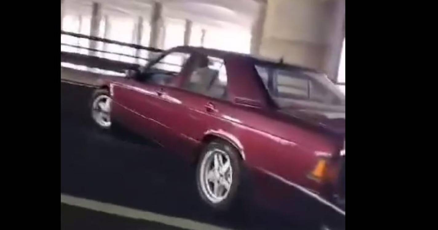 Entra em contramão na via rápida, apercebe-se e inverte a marcha em Água de Pena (com vídeo)