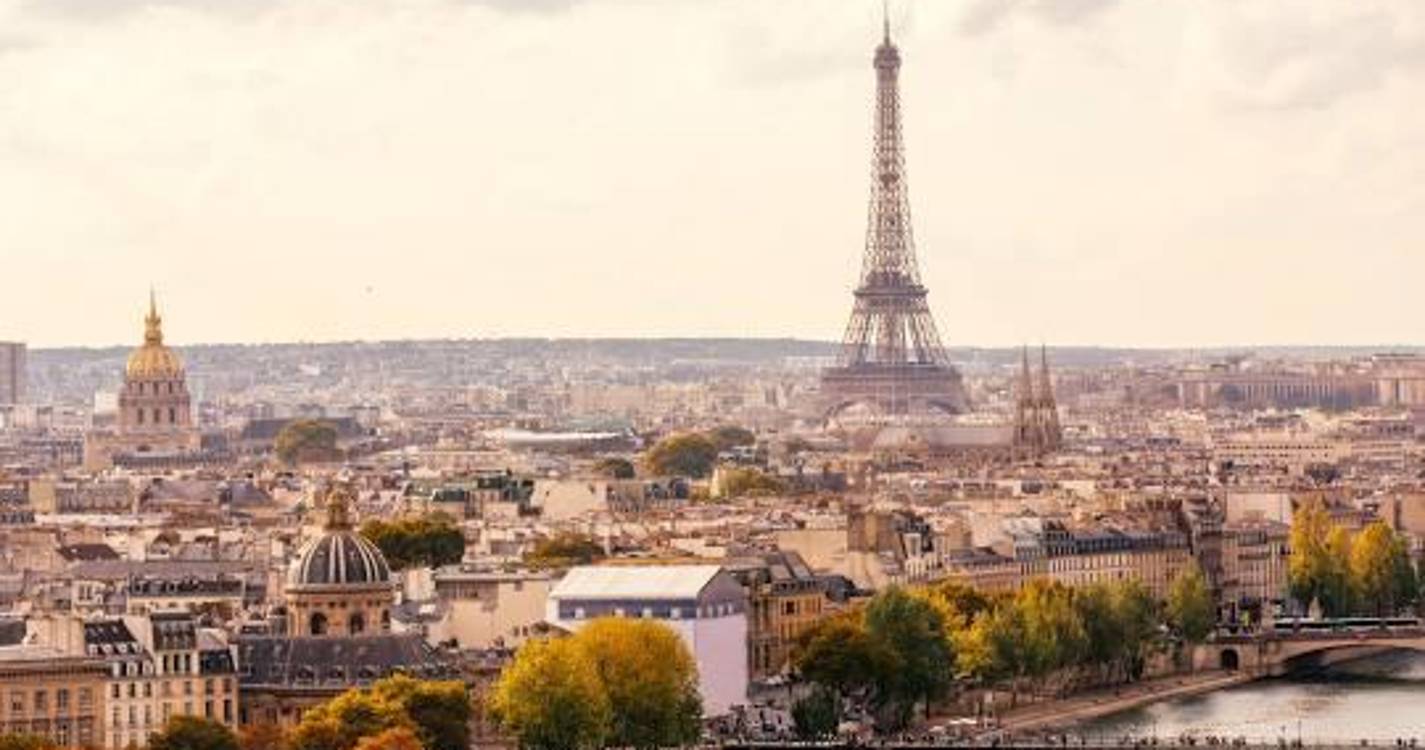 França: Projeções põem extrema-direita na frente com mais de 34% dos votos