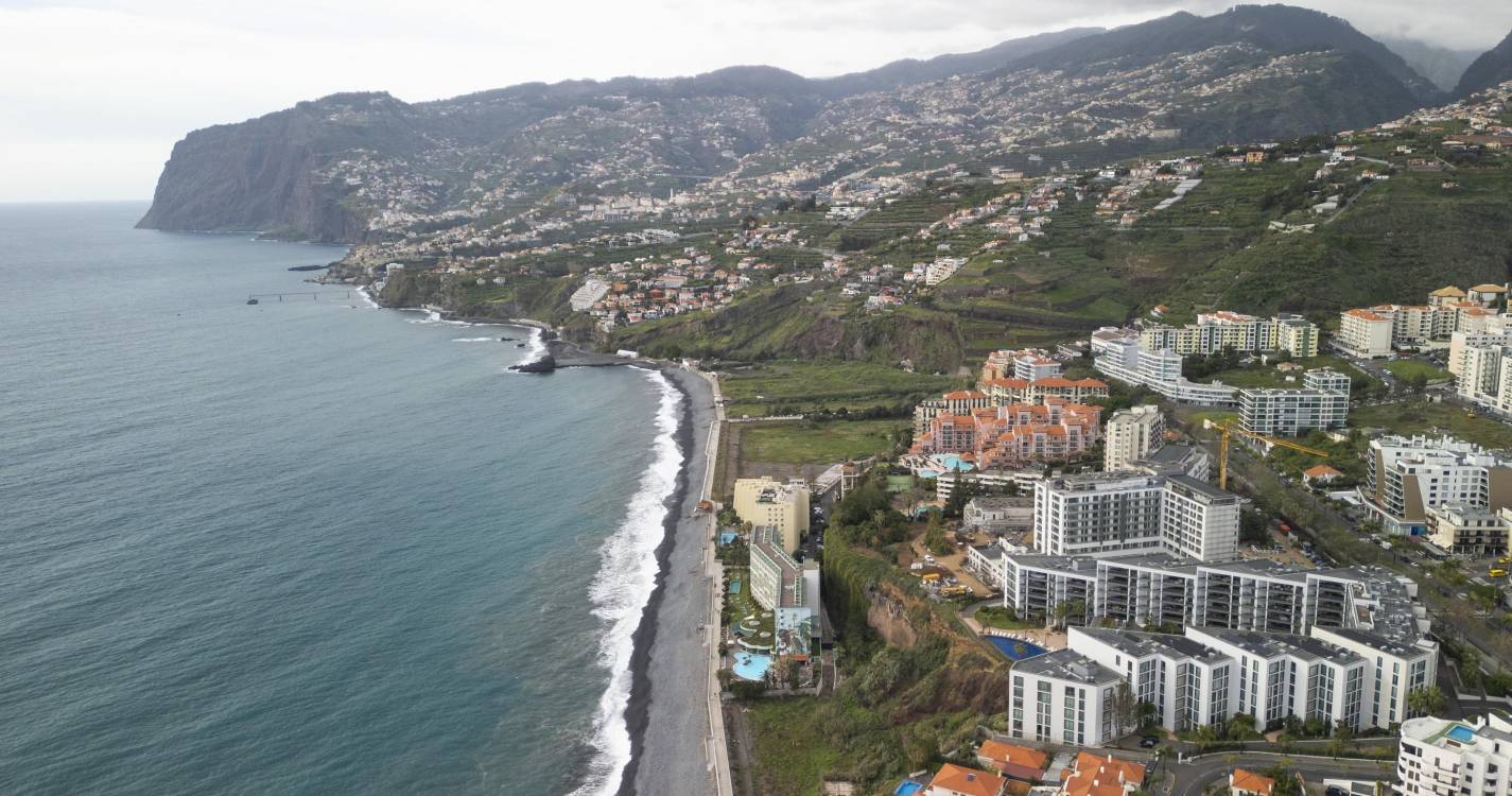 Autoridade Marítima confirma morte de suíço na Praia do Areeiro