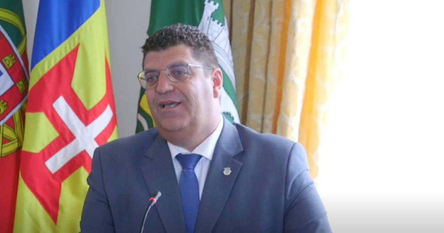 Nuno Batista denuncia “perseguição pessoal e familiar” e congratula investimentos na habitação no Porto Santo