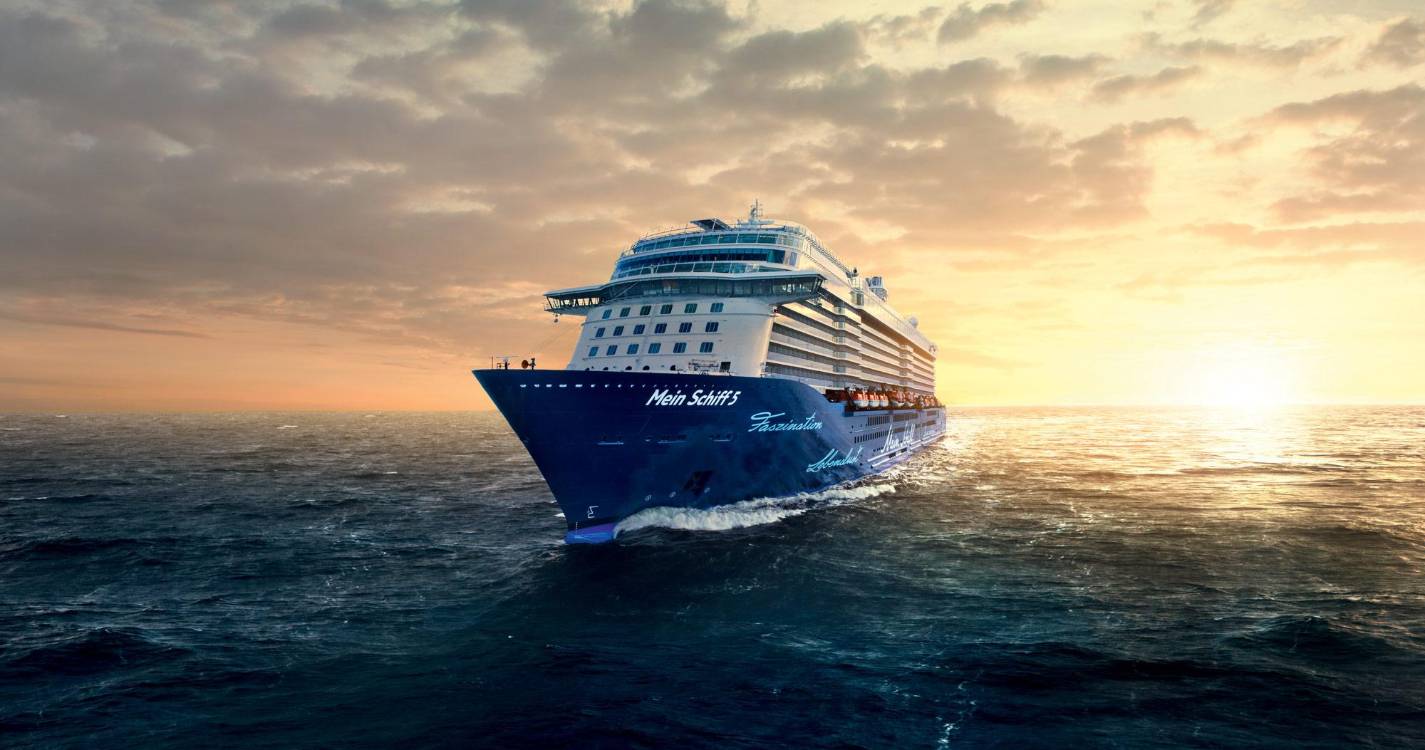 Passageira em estado grave evacuada do Mein Schiff no Porto do Funchal