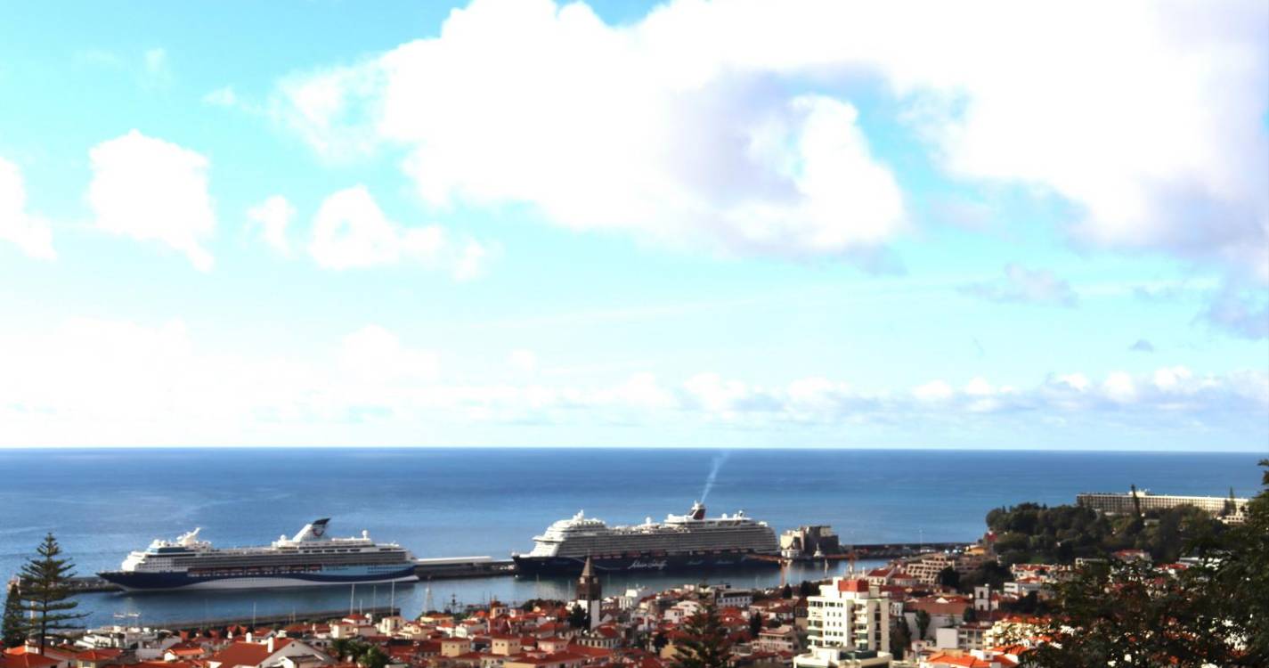 Dois navios movimentam milhares de pessoas no Funchal