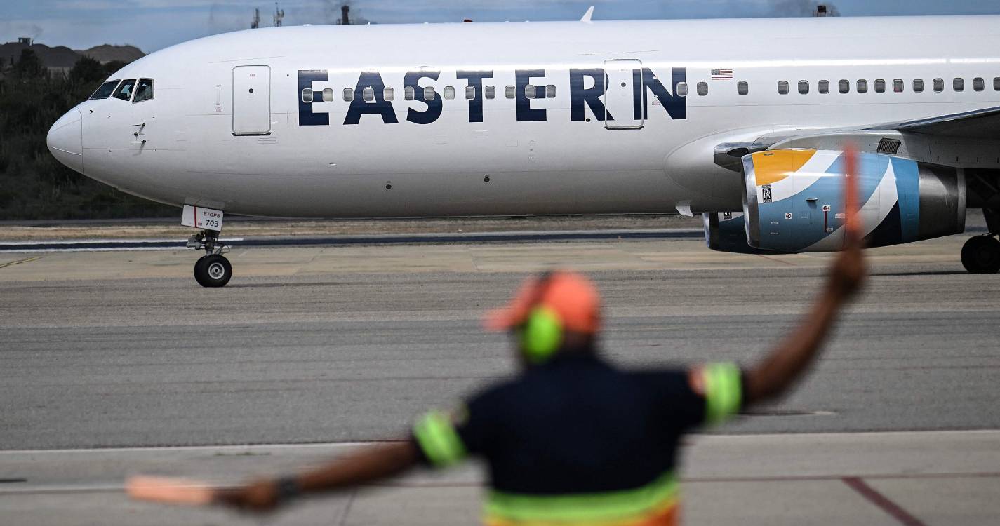 Caracas anuncia que EUA suspenderam voo previsto com deportação de venezuelanos