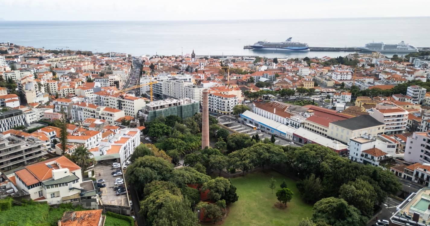 Relatório do Conselho das Finanças Públicas diz que Madeira e Açores estão em incumprimento