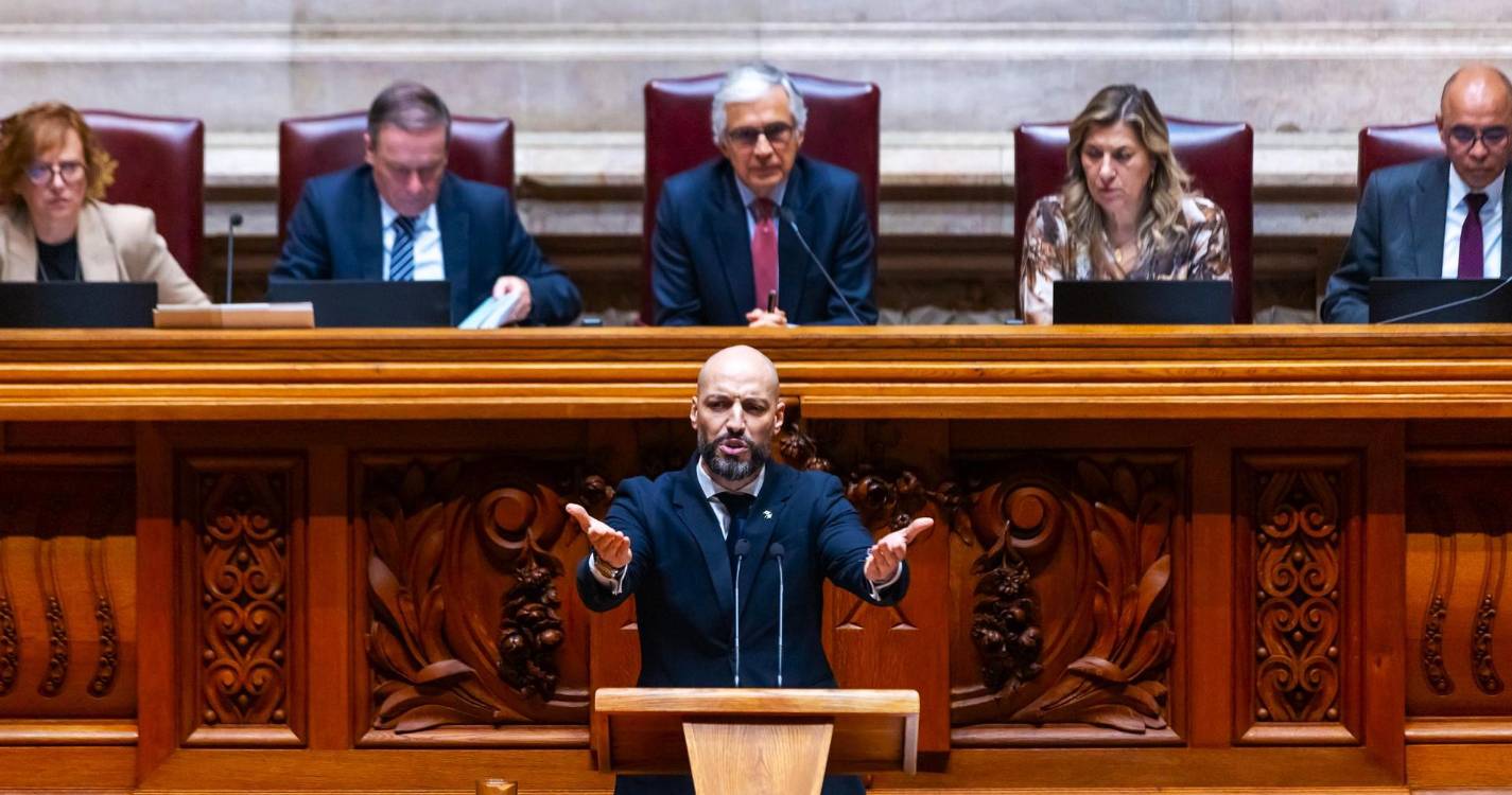 Aprovada resolução do Chega que acaba com as casas de banho mistas nas escolas