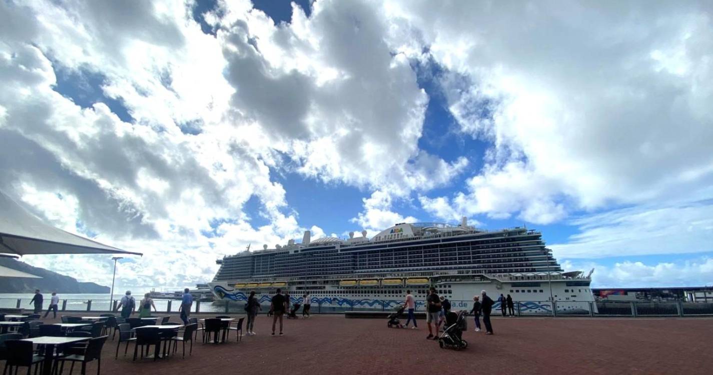 AIDAcosma faz última escala desta época no Funchal com 5.819 passageiros