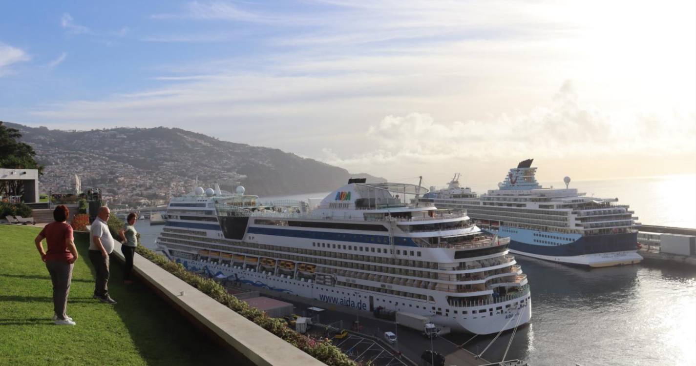 Pontinha recebe dois navios com mais de cinco mil pessoas