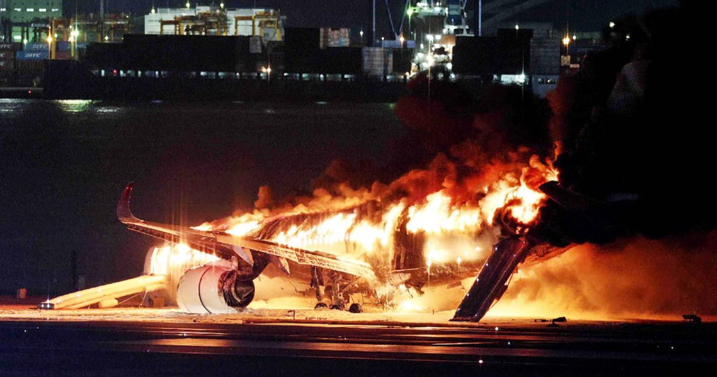 Cinco tripulantes de avião da Guarda Costeira japonesa mortos na colisão com avião comercial