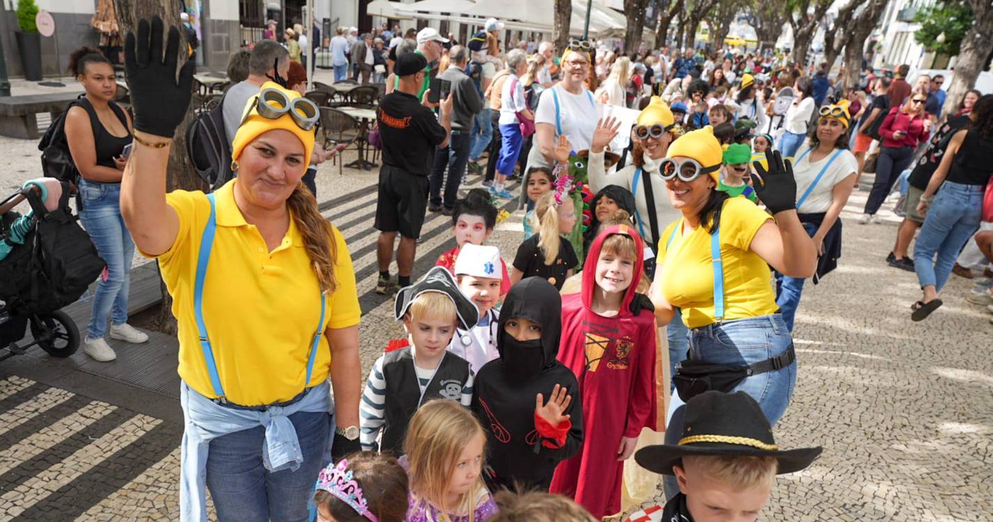 Mais de mil mascarados brilharam no Carnaval das Crianças (com fotos)