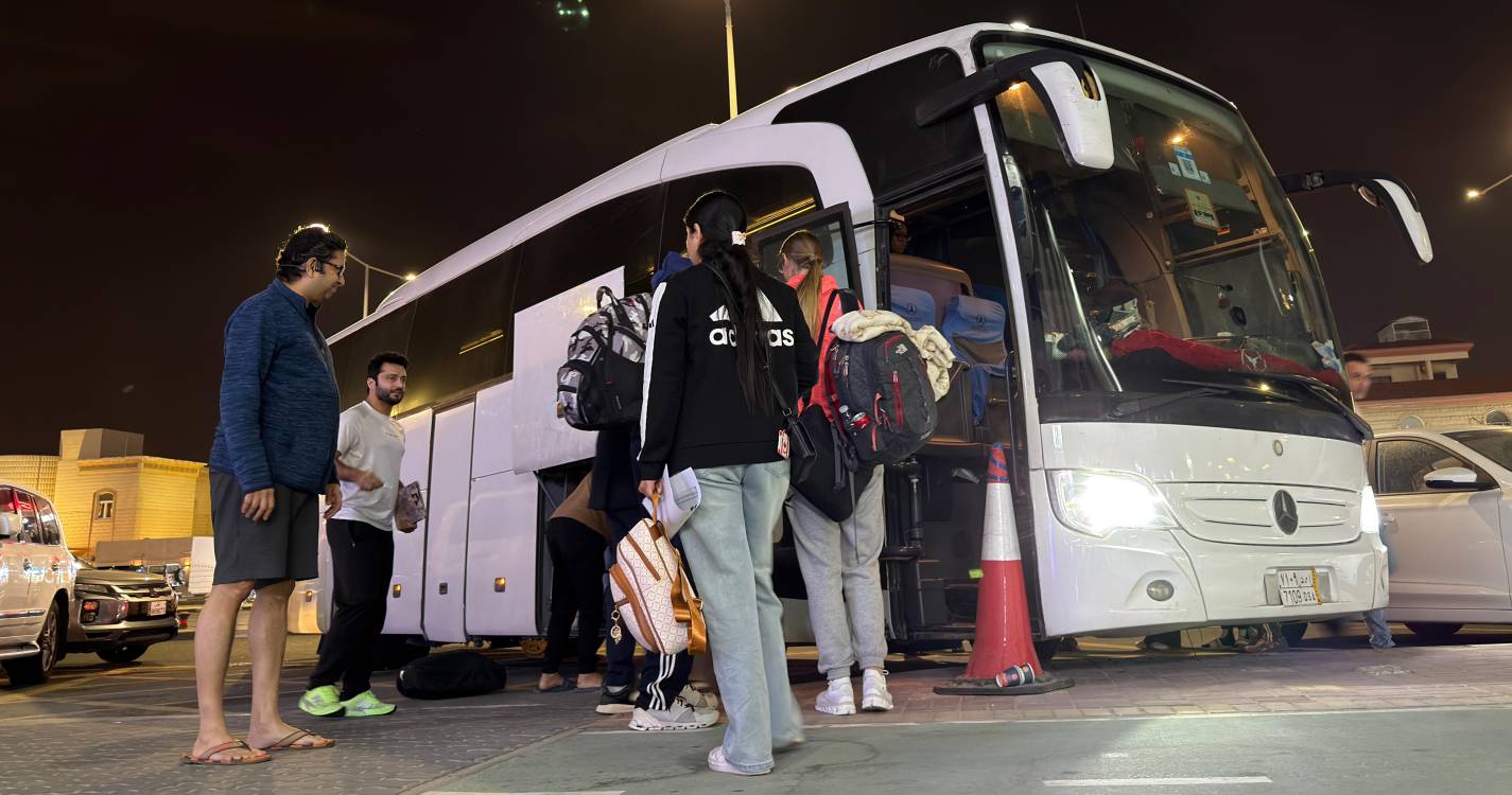 Voo militar de repatriamento com 61 passageiros, incluindo 54 portugueses, chegou a Lisboa