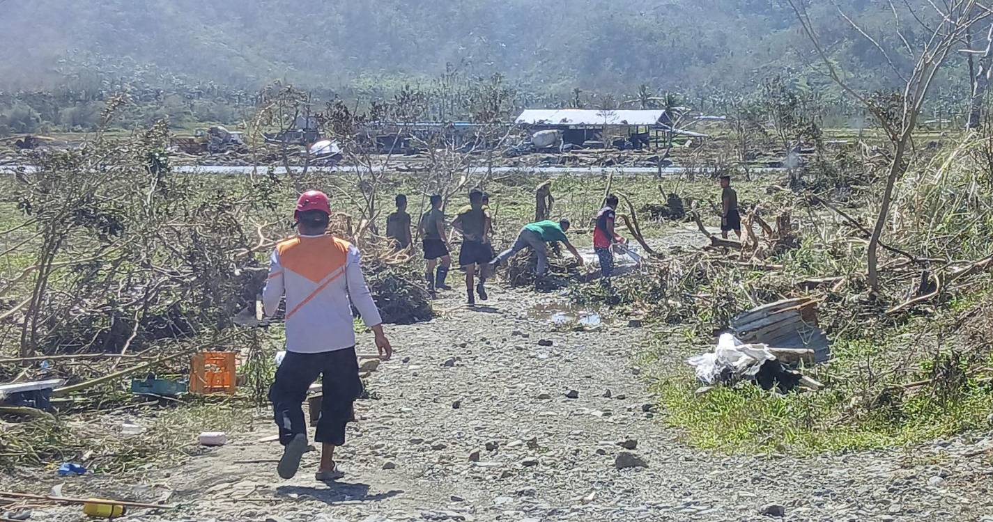 Pelo menos 27 pessoas morreram e 3,6 milhões foram afetadas nas Filipinas por tufão