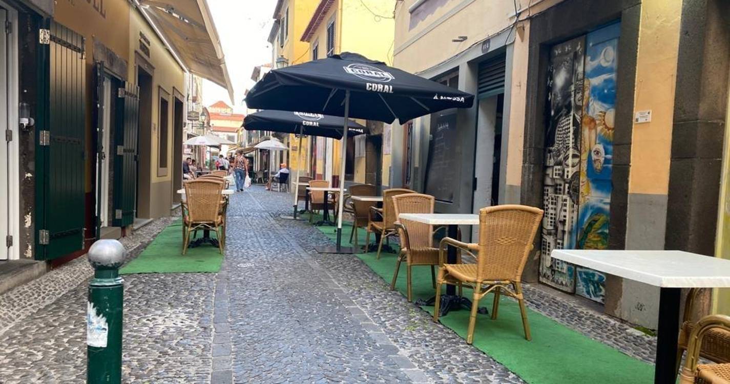 Alerta de incêndio na Rua de Santa Maria mobiliza 11 bombeiros