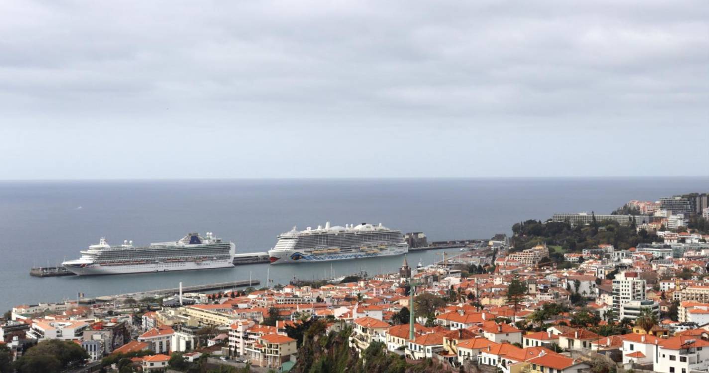 Porto do Funchal com dois navios que trazem mais de 11 mil pessoas