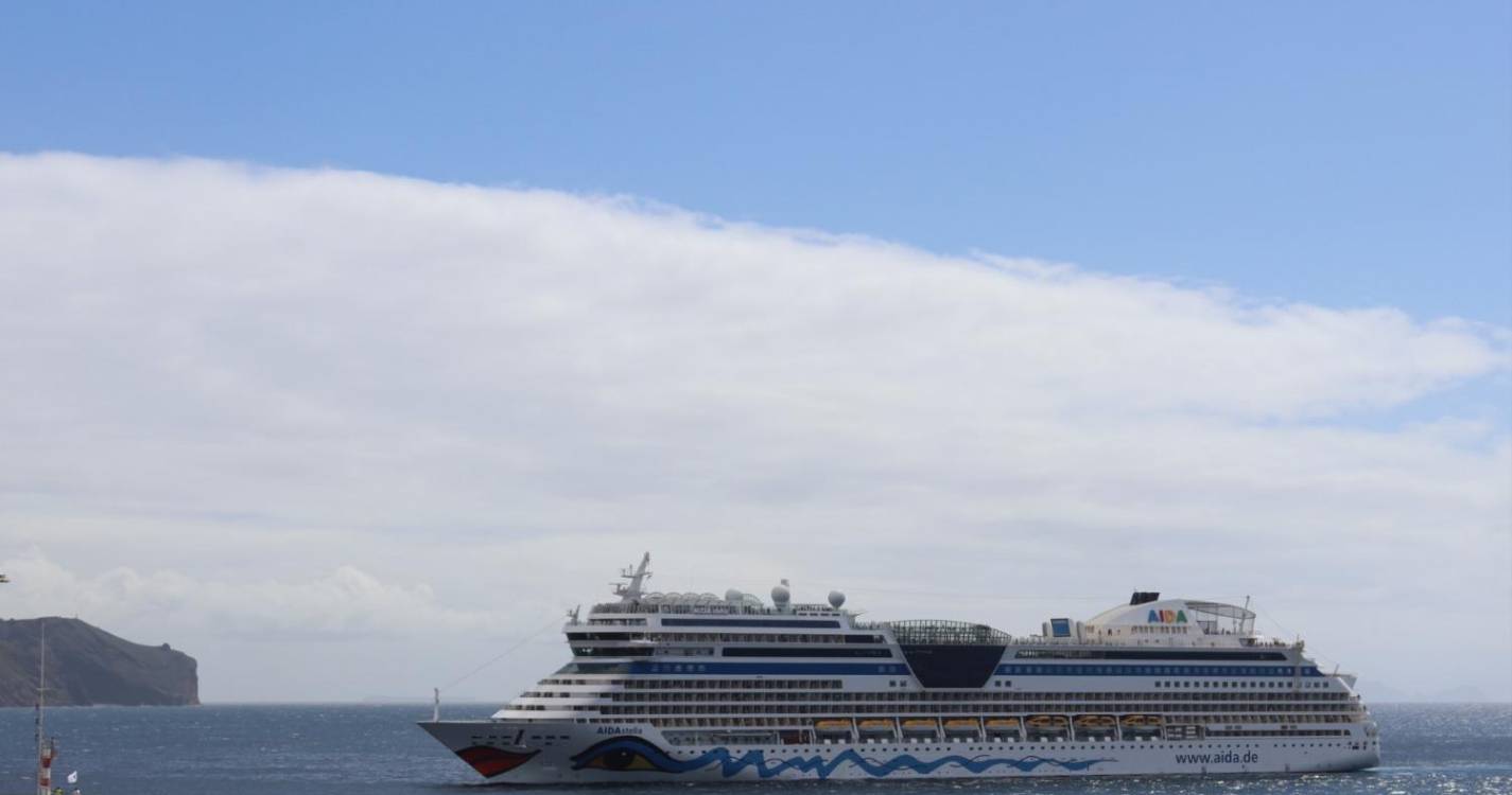 AIDAstella antecipou escala e já está no Porto do Funchal