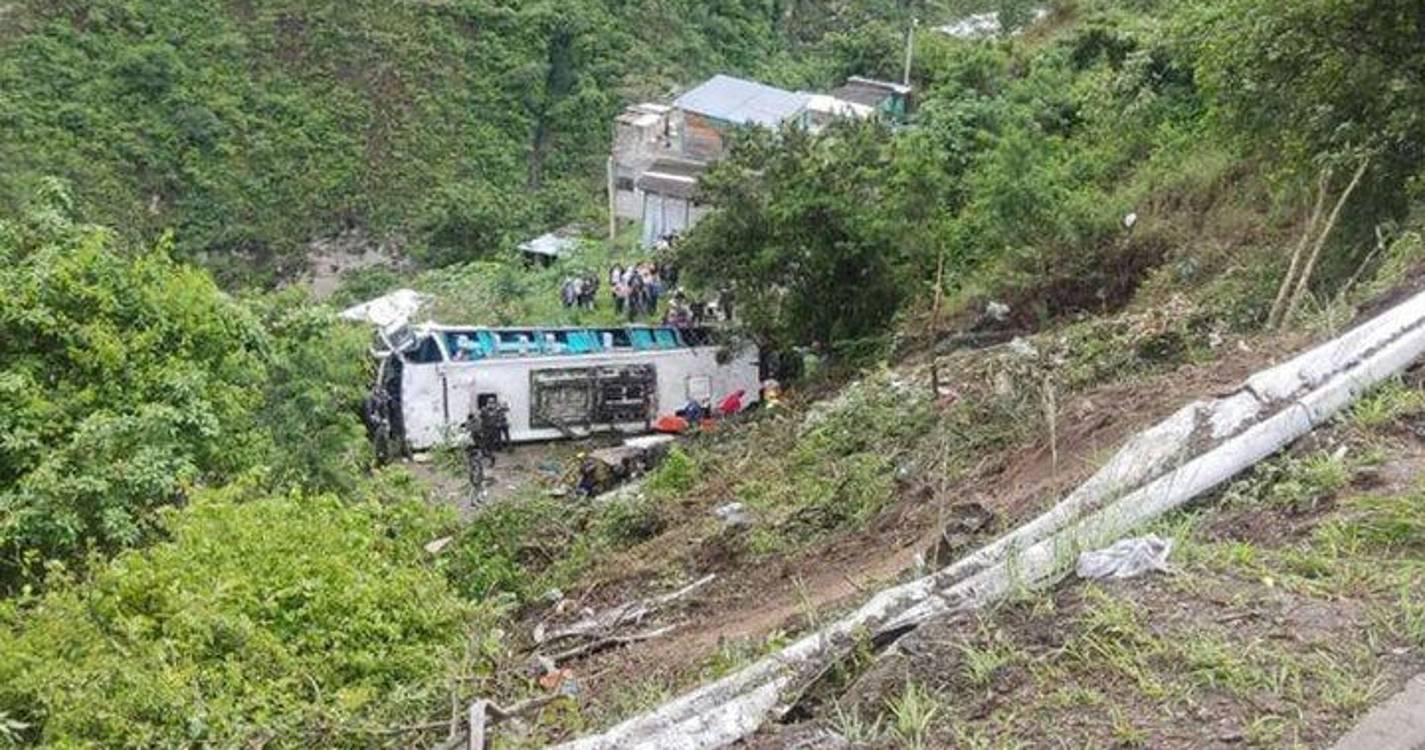 Dez jovens estudantes morrem em acidente de autocarro na Colômbia