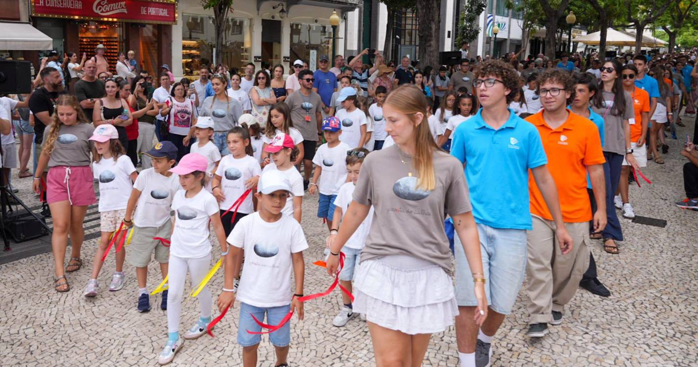 Garouta do Calhau: Mais de duas centenas participam no flash mob especial com Simão Sabrosa (com vídeo e fotos)