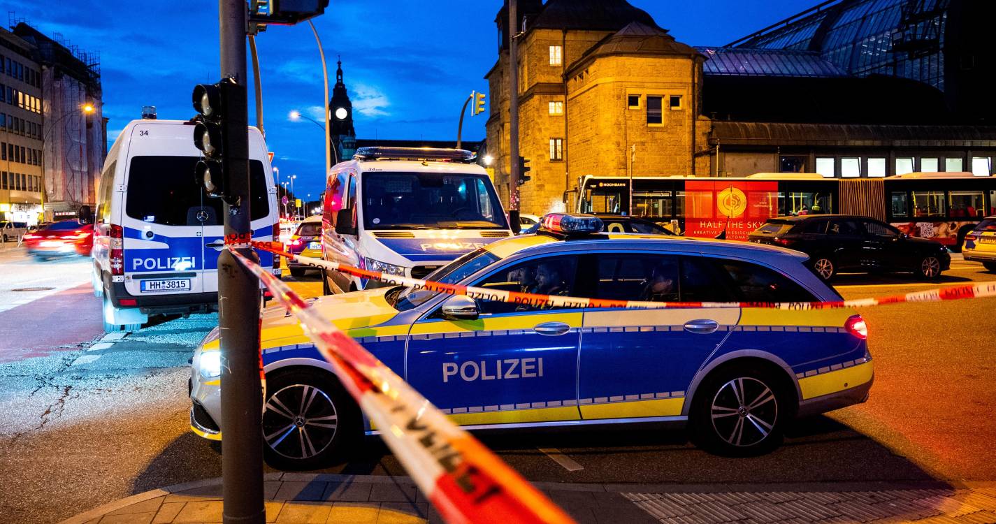 Suspeita de ataque com faca na estação de Hamburgo tem indícios de doença mental