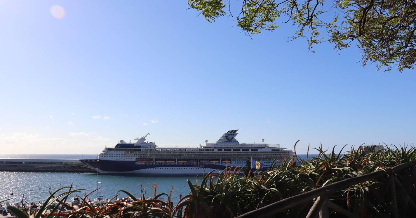 Porto do Funchal recebe o Marella Explorer com mais de 2.600 pessoas a bordo
