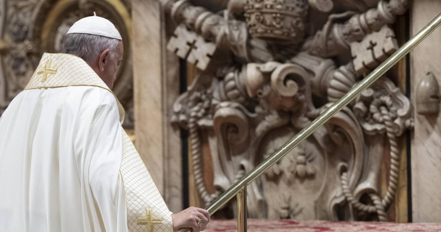 Papa Francisco escreve no hospital mensagem contra aborto e eutanásia