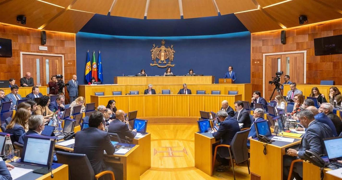 Albuquerque anuncia reforço do apoio ao gás no debate mensal