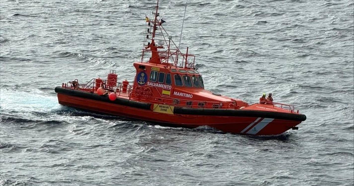 Operações de busca suspensas pelo passageiro que caiu ao mar entre a Madeira e Canárias