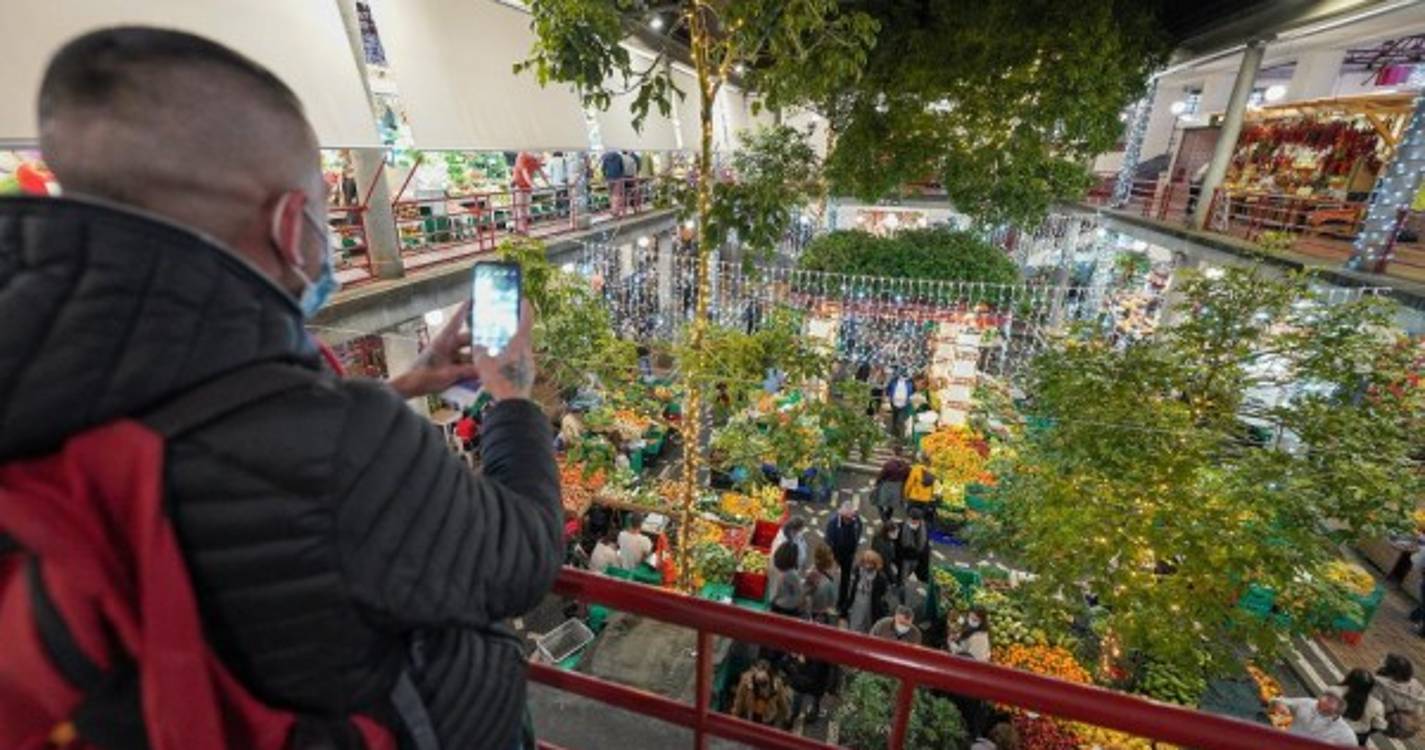 Veja o ambiente da Noite do Mercado e arredores