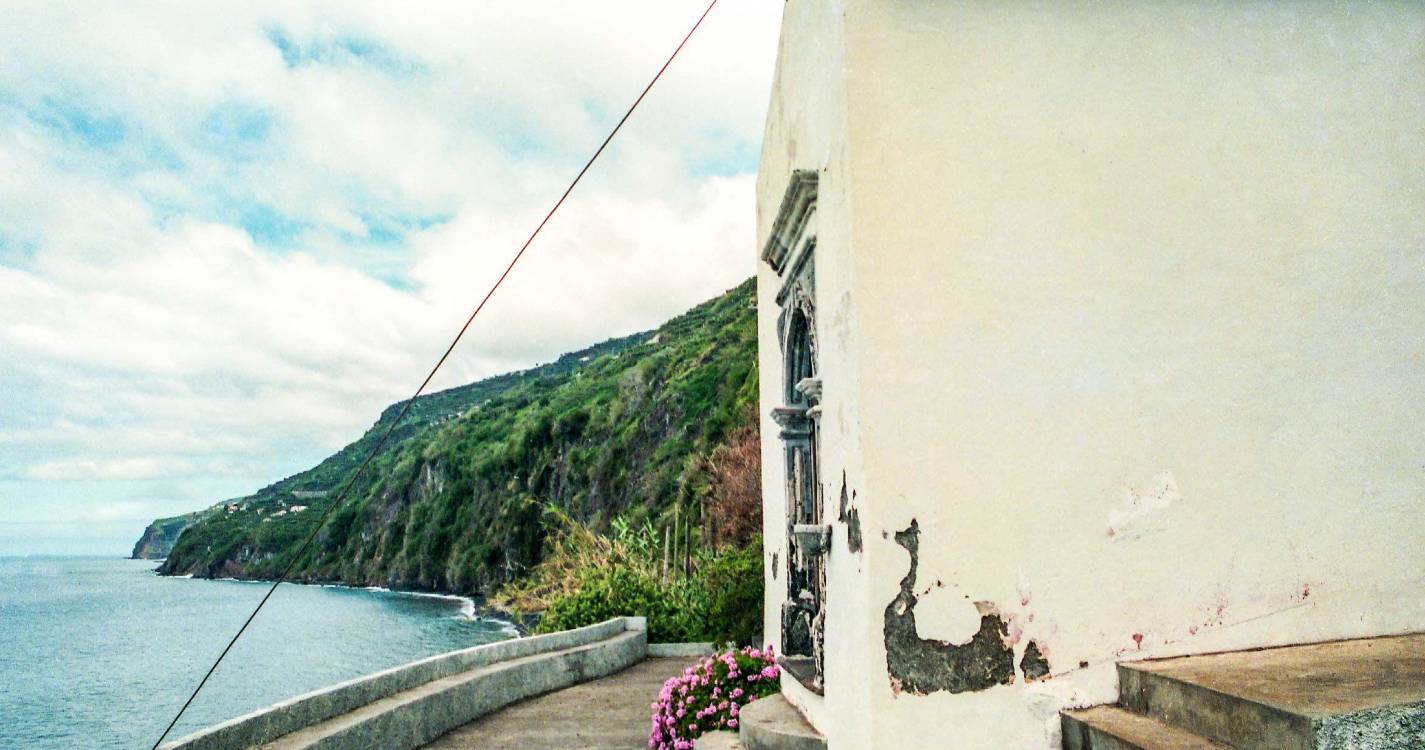 Derrocadas ameaçam Capela de Nossa Senhora da Vida na Calheta