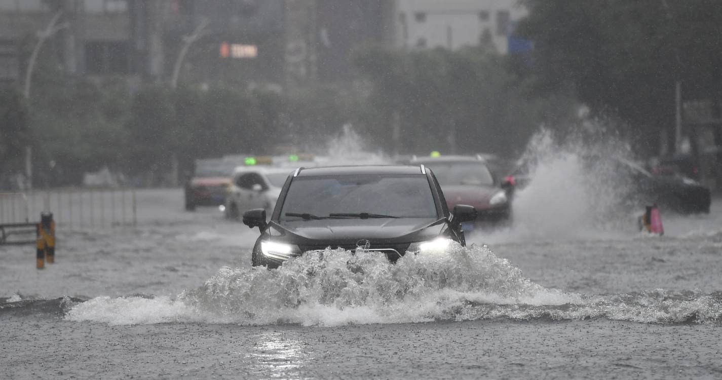 Tufão Wipha atinge sul da China e obriga à retirada de mais de 660 mil pessoas