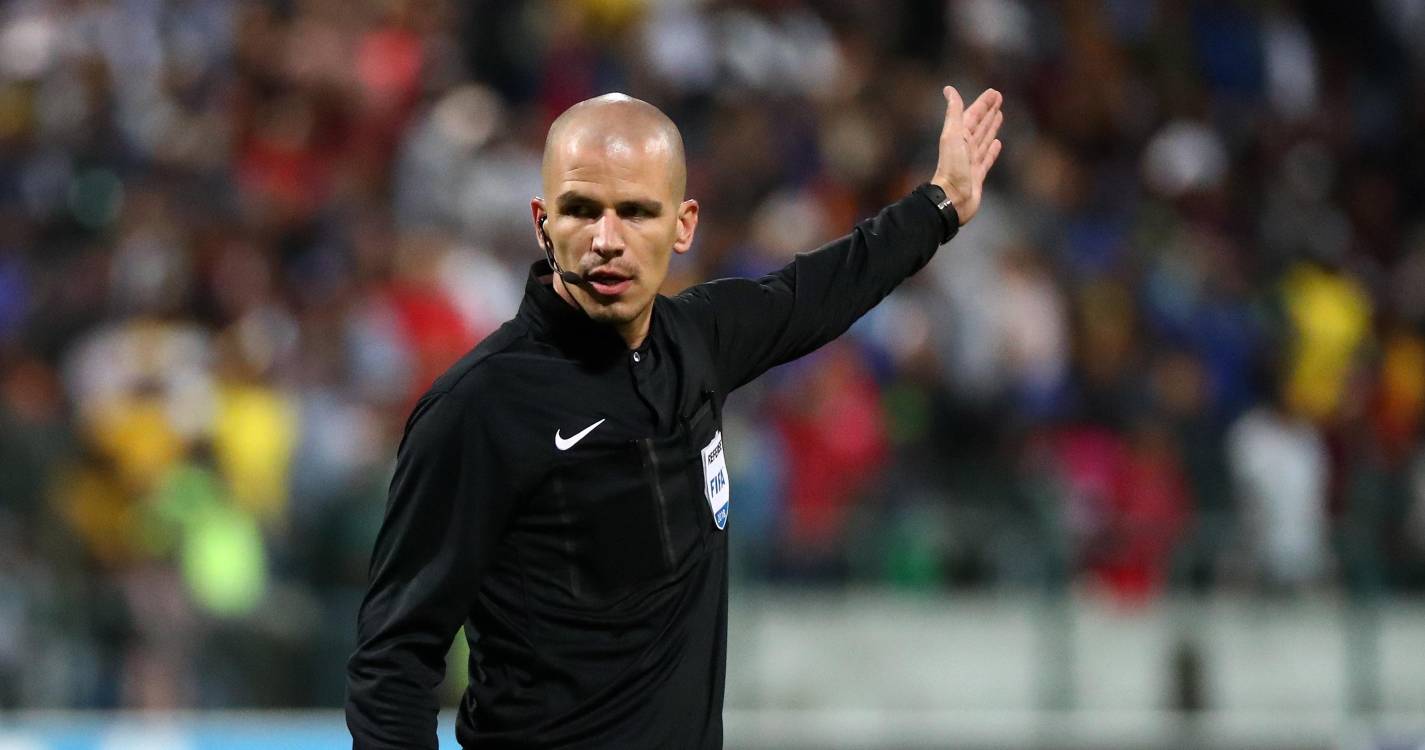 Irão: Antigo árbitro Victor Gomes retido em Doha