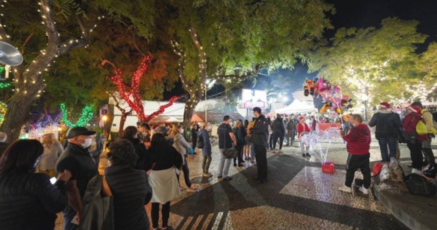 Veja o ambiente da Noite do Mercado e arredores