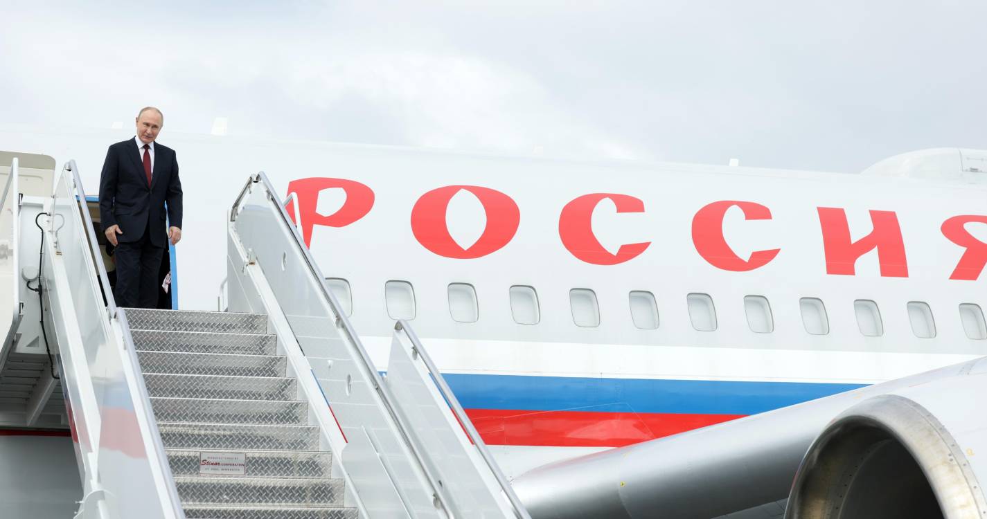 Ucrânia: Putin diz que discutiu com Trump paz “de forma justa”