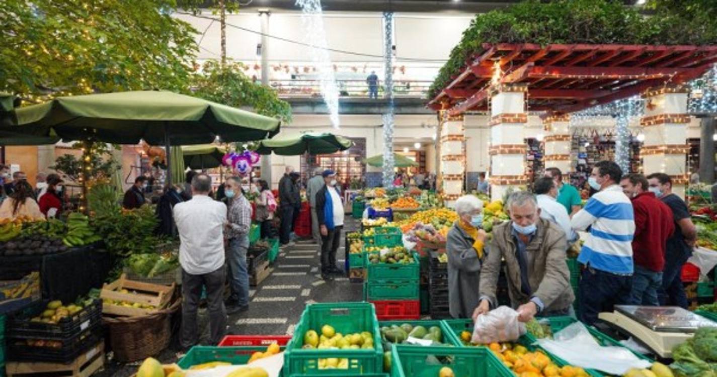Veja o ambiente da Noite do Mercado e arredores