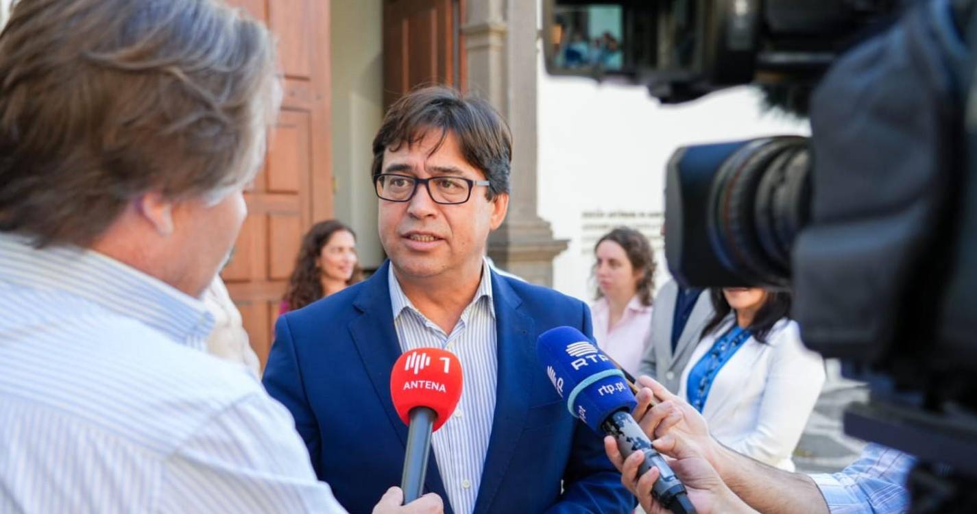 PS desafia Albuquerque a “despir a farda de presidente do Governo e a vestir a de líder do PSD e candidato”