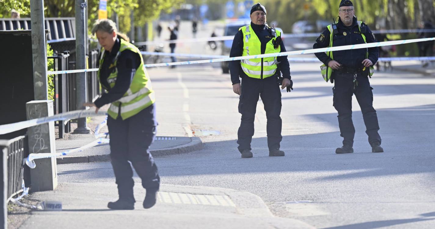 Polícia sueca detém suspeito do tiroteio que matou três jovens em Uppsala