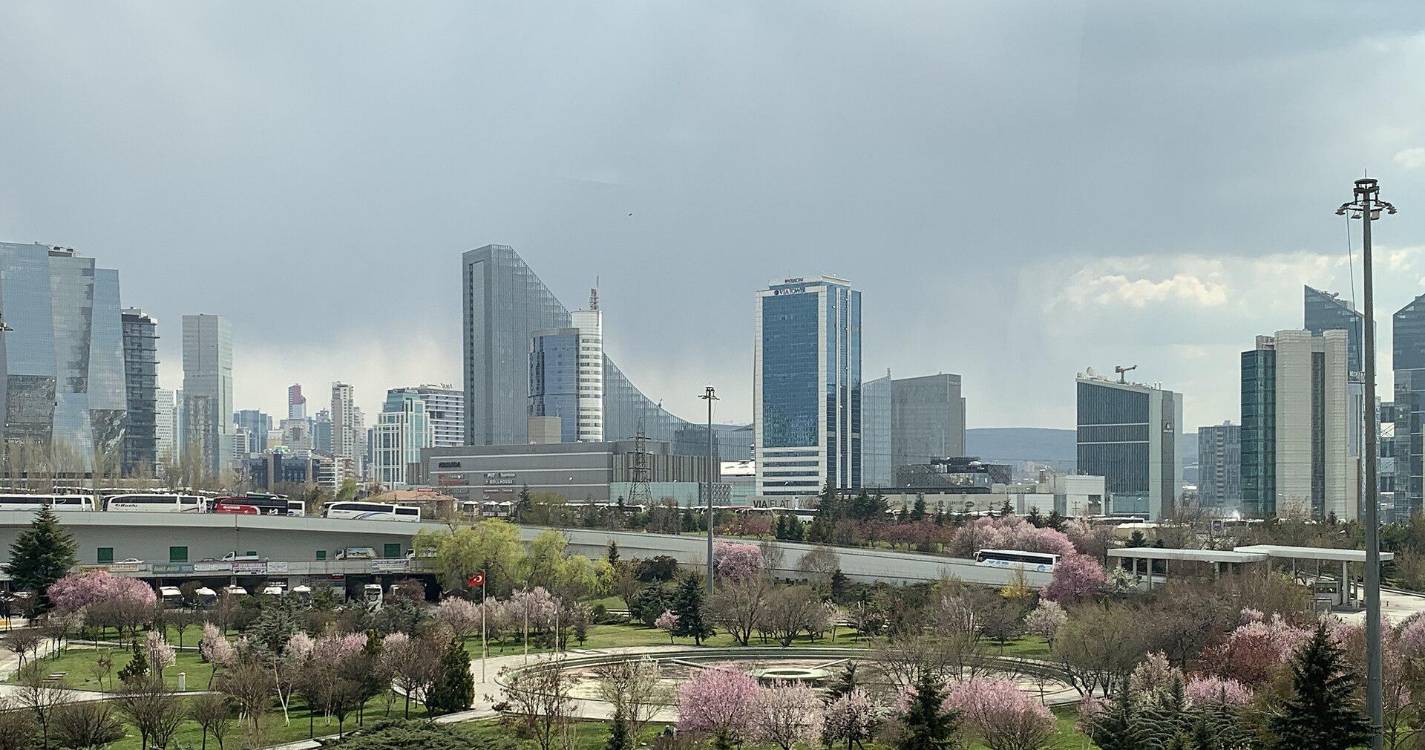 Irão: Ancara avisa que não permite uso de espaço turco para ataques