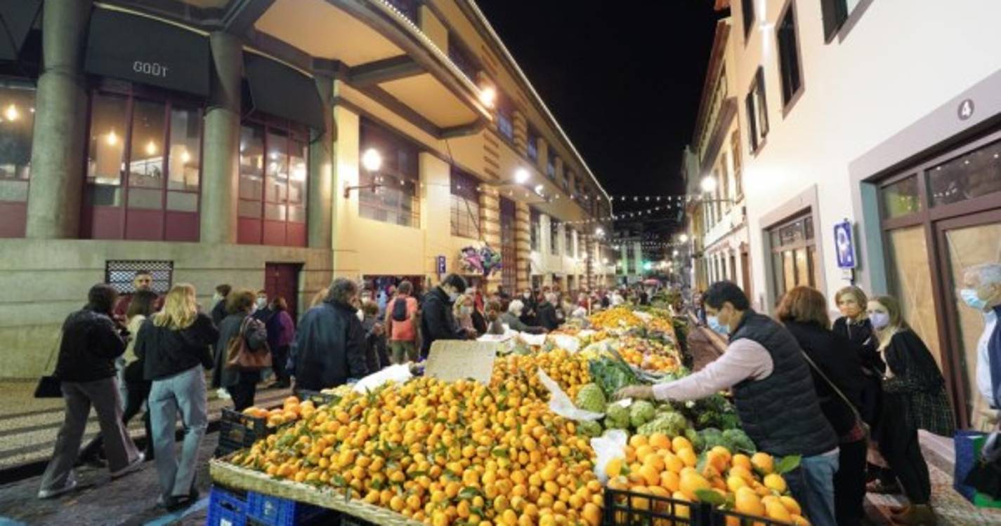 Veja o ambiente da Noite do Mercado e arredores