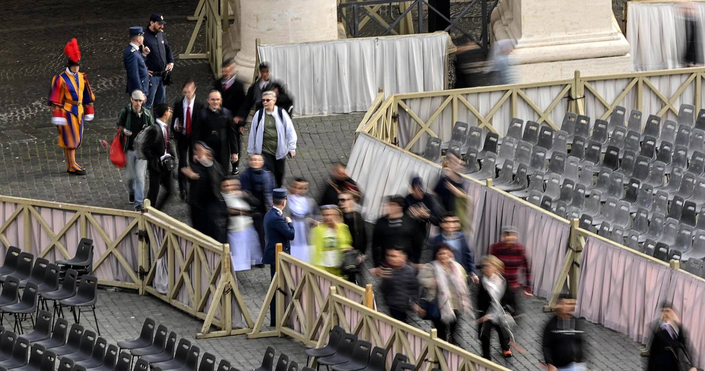 Papa: Fiéis juntam-se para saudar uma última vez Francisco