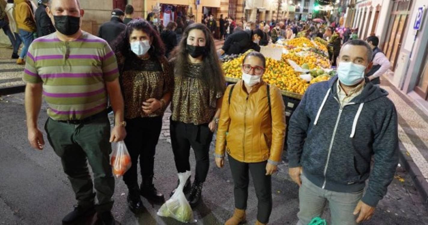 Veja o ambiente da Noite do Mercado e arredores