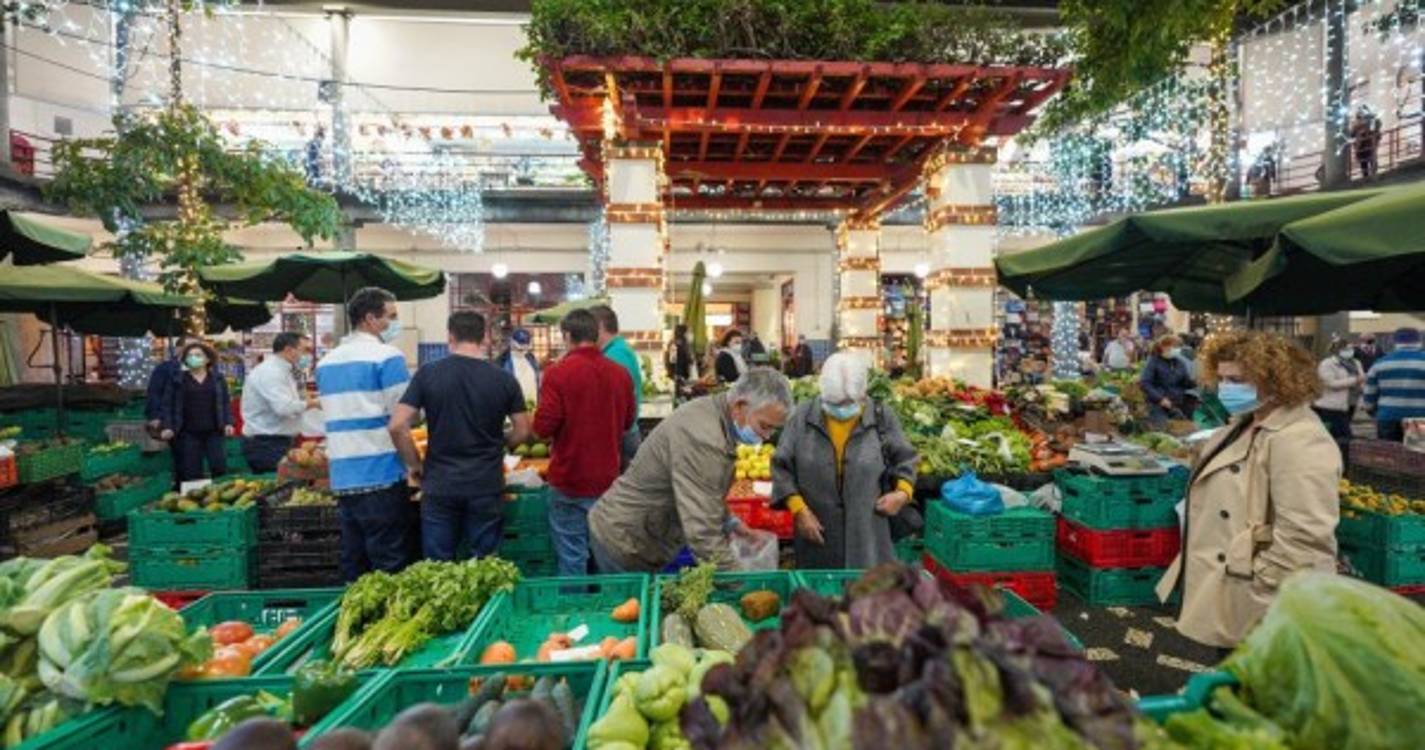Veja o ambiente da Noite do Mercado e arredores