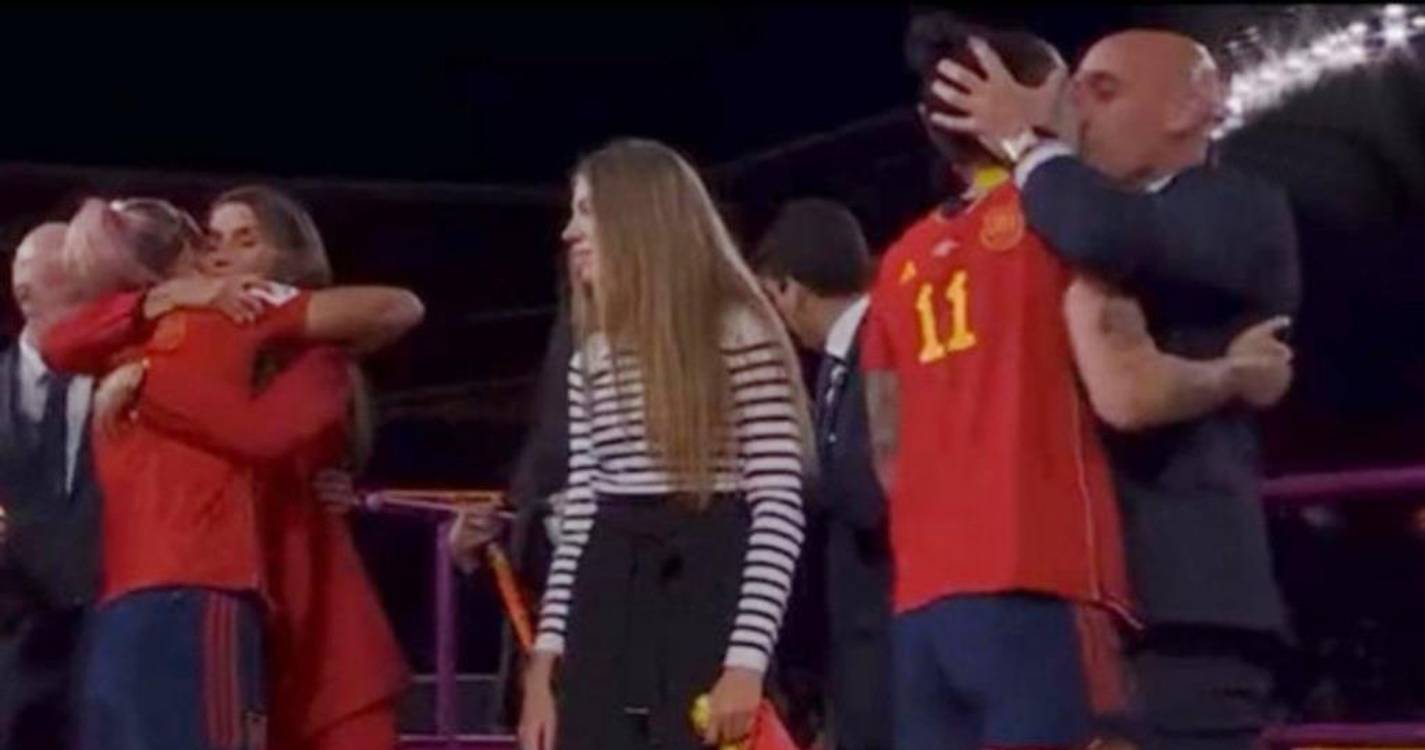 Rubiales condenado a pagar 10.800 euros a Hermoso por beijo não consentido