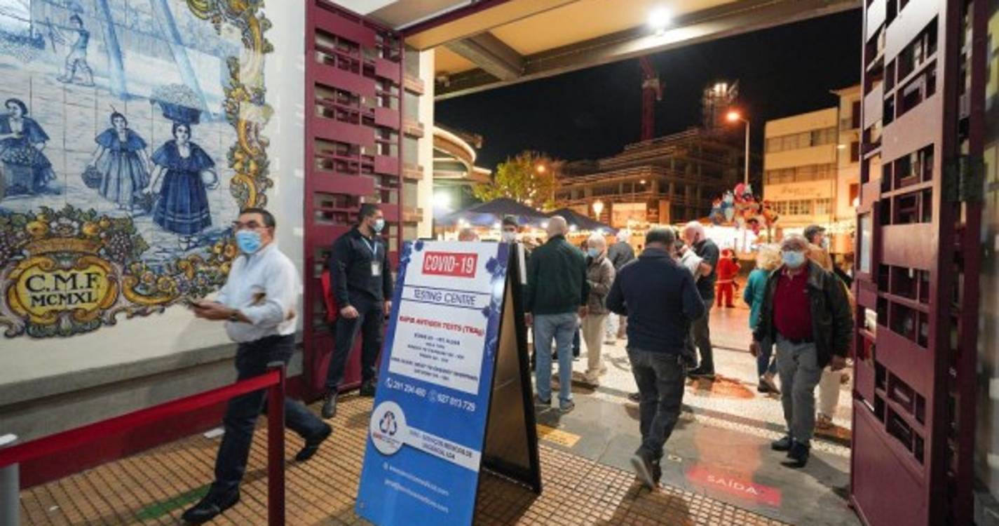 Veja o ambiente da Noite do Mercado e arredores