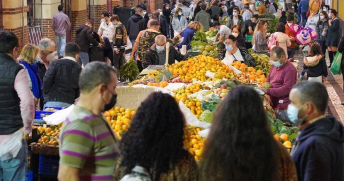 Veja o ambiente da Noite do Mercado e arredores