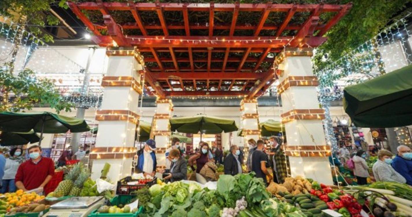 Veja o ambiente da Noite do Mercado e arredores