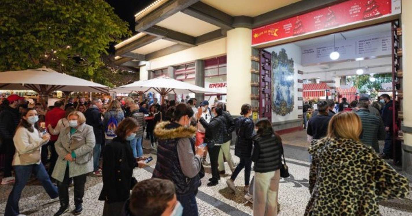 Veja o ambiente da Noite do Mercado e arredores