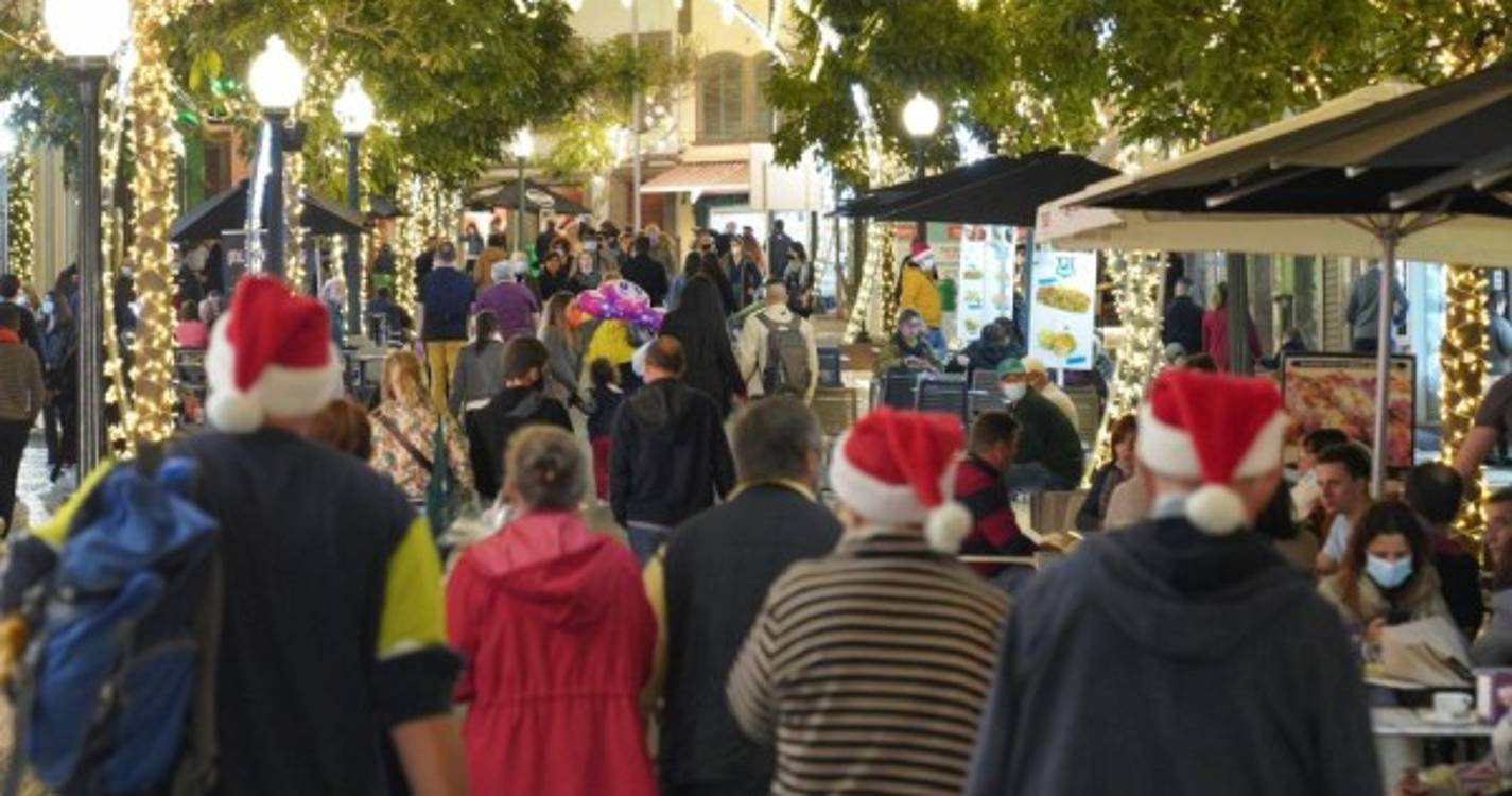Veja o ambiente da Noite do Mercado e arredores