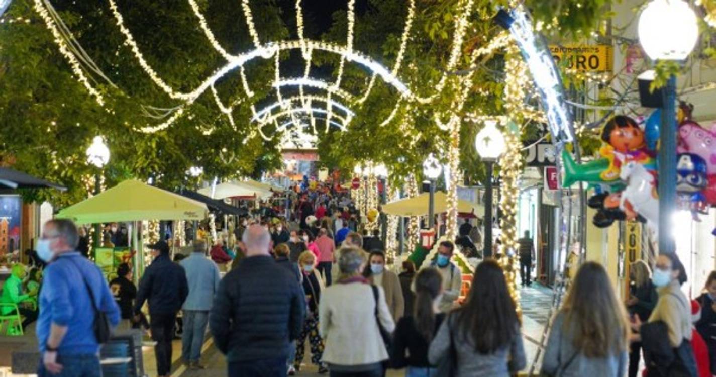 Veja o ambiente da Noite do Mercado e arredores