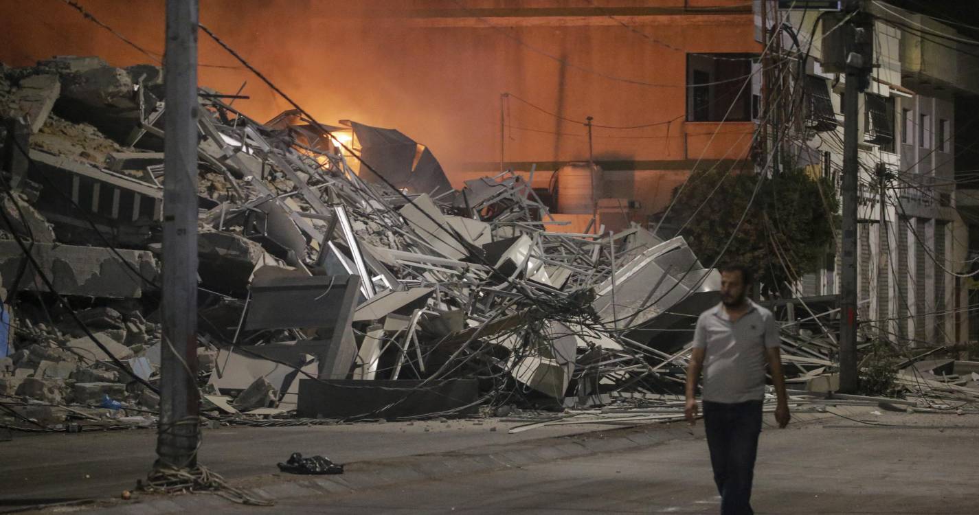 Bombardeamentos israelitas em Gaza matam pelo menos 26 pessoas