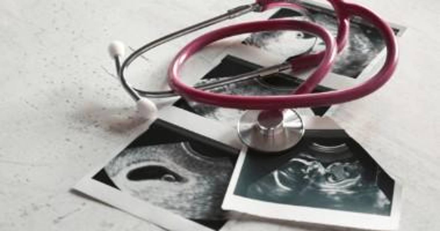 Insuficiência placentária associada a problemas de memória alguns anos após parto