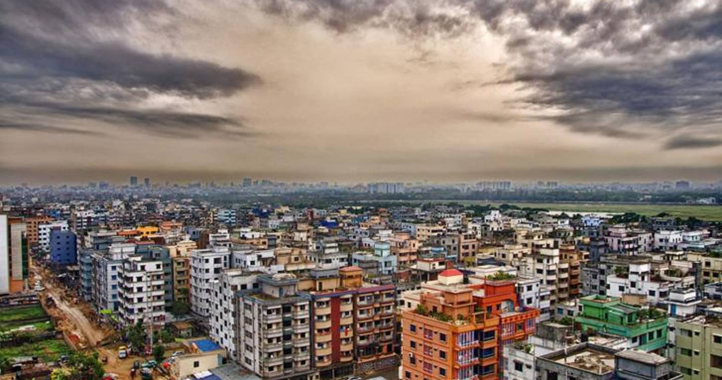 Pelo menos 19 mortos após queda de avião militar sobre centro educativo no Bangladesh